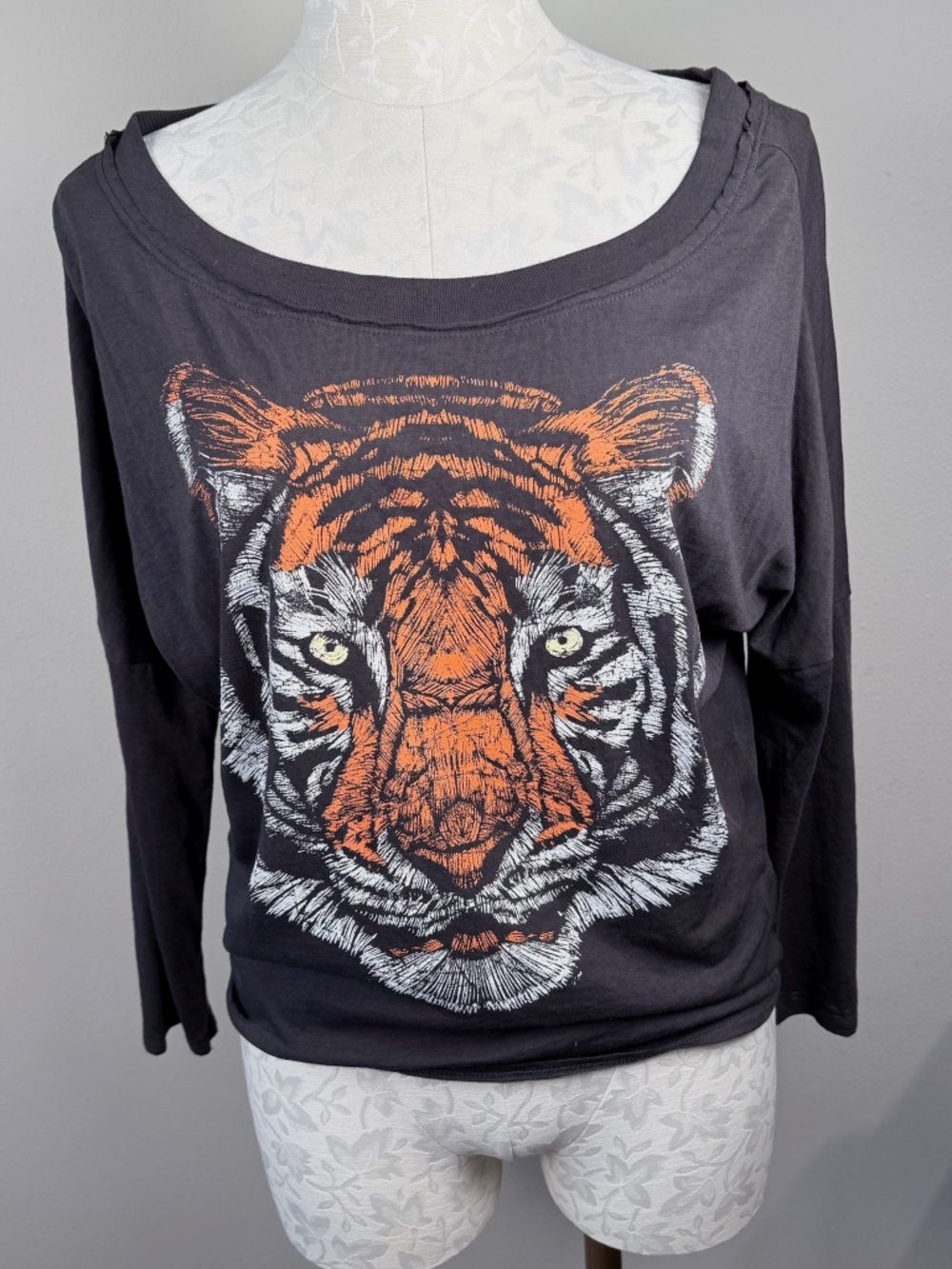 Chaser Tiger Graphic Print Long Sleeve Tee S
